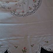 Linge de table nappe ronde huit serviettes dentelle de Luxeuil lin