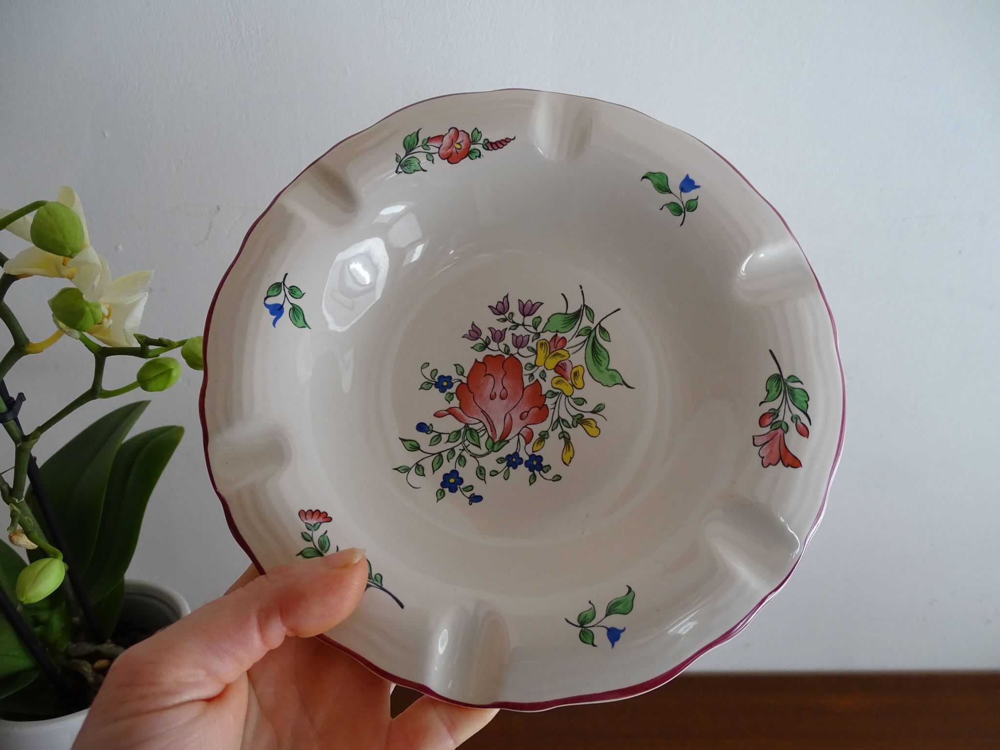 KG Lunéville earthenware ashtray with flower motifs Ø 18.5 cm