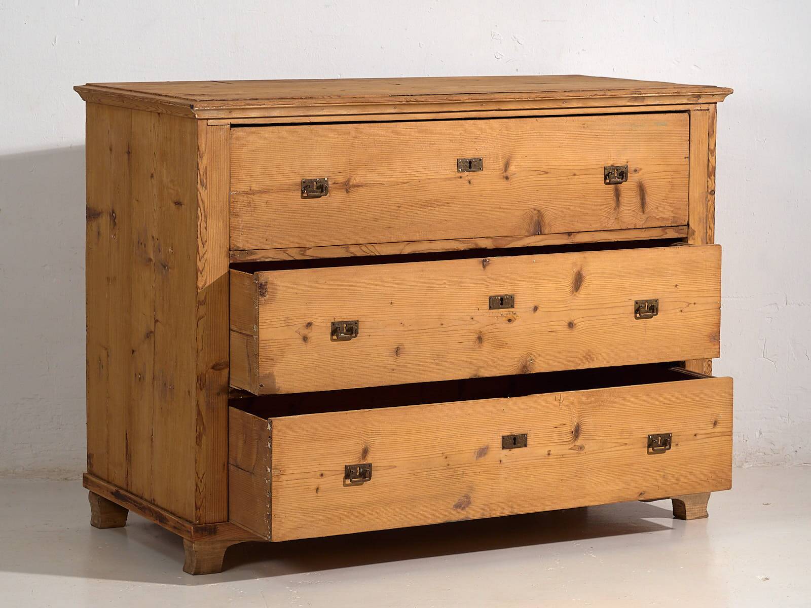 Antique Provençal-style chest of drawers (circa 1920)