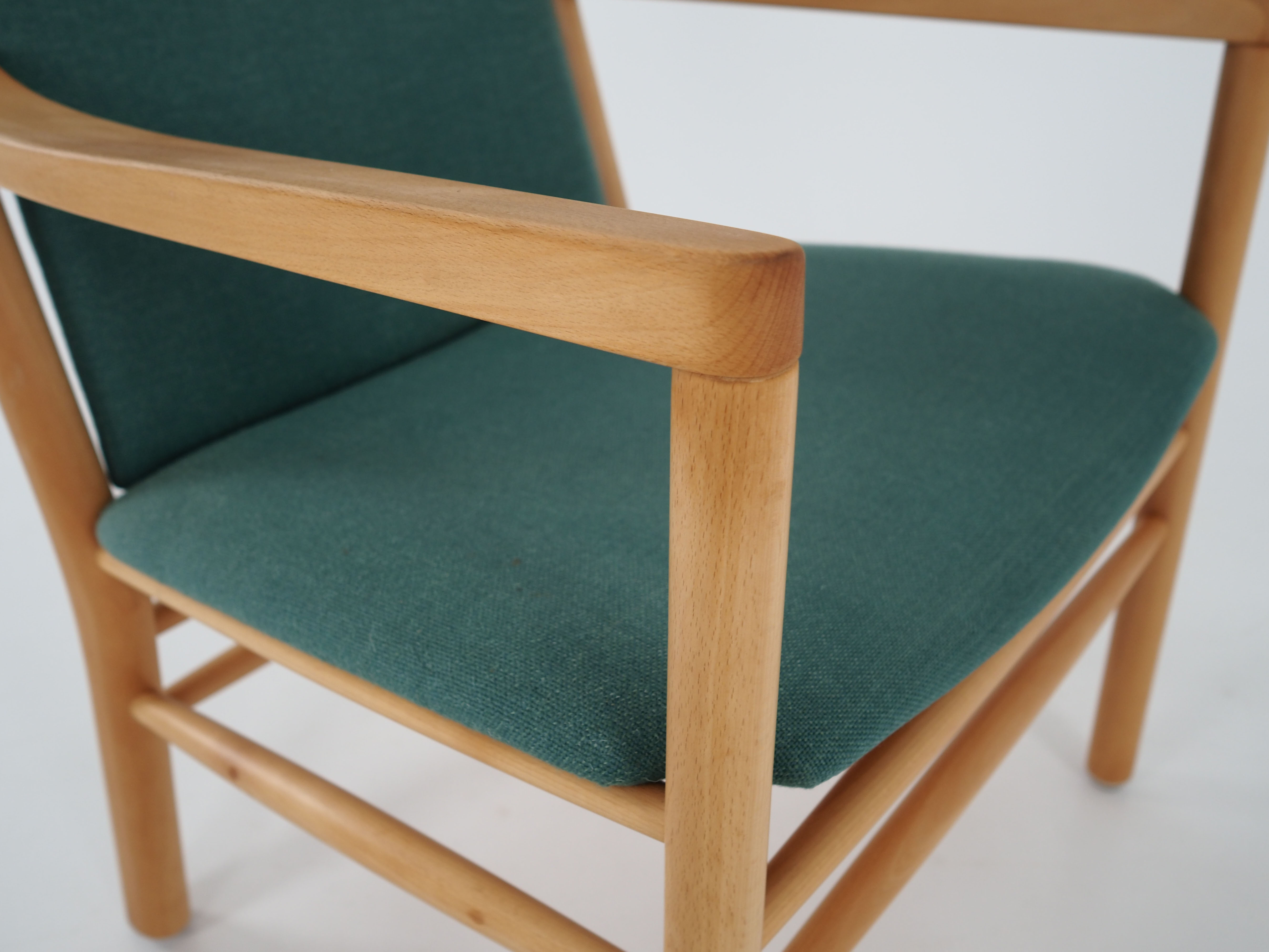 Armchair design J147 by Erik Ole Jørgensen of Tarm Stole & Møbelfabrik.