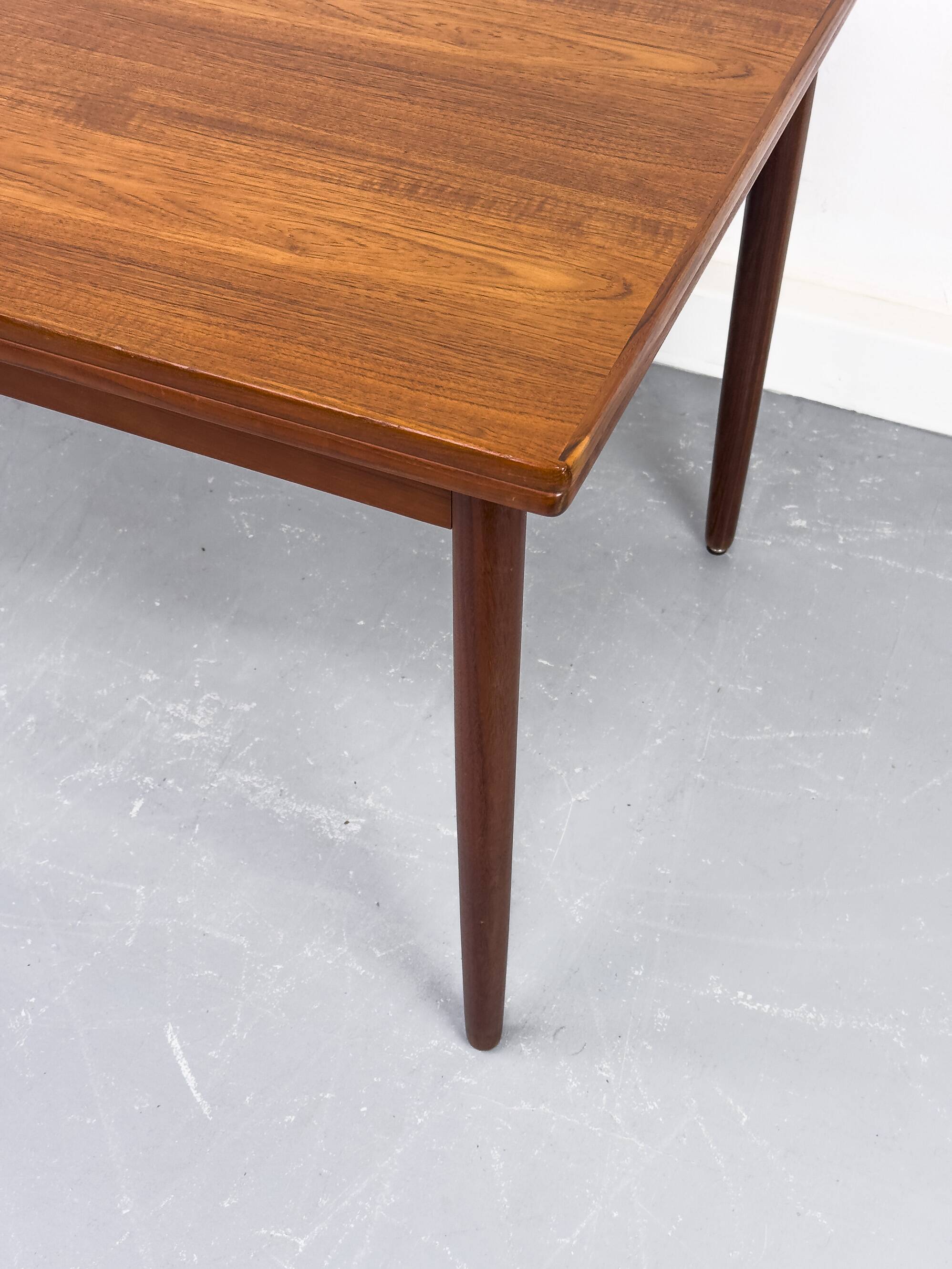 Table danoise extensible en teck, 1960