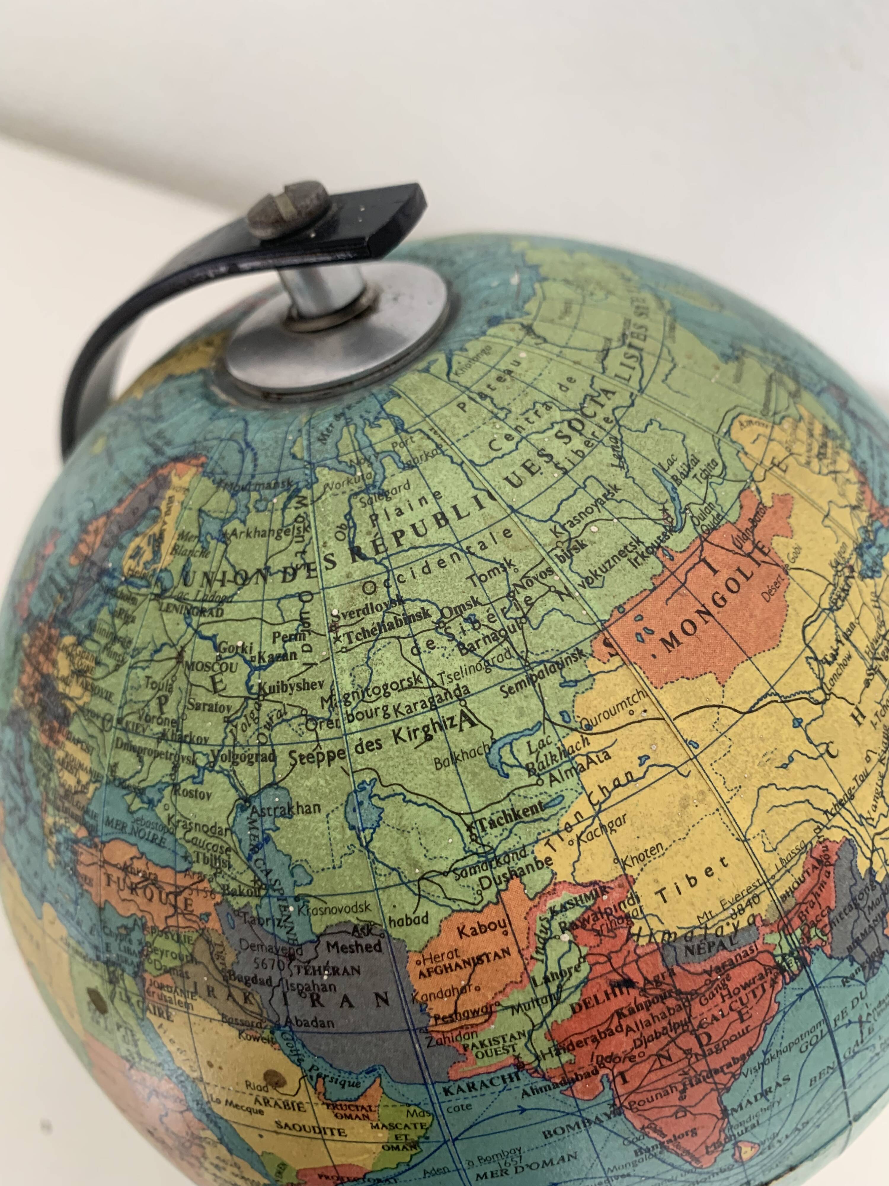 Vintage 1963 tripod terrestrial globe Taride Paris - 22 cm