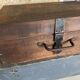 Boîte bois fermeture fer