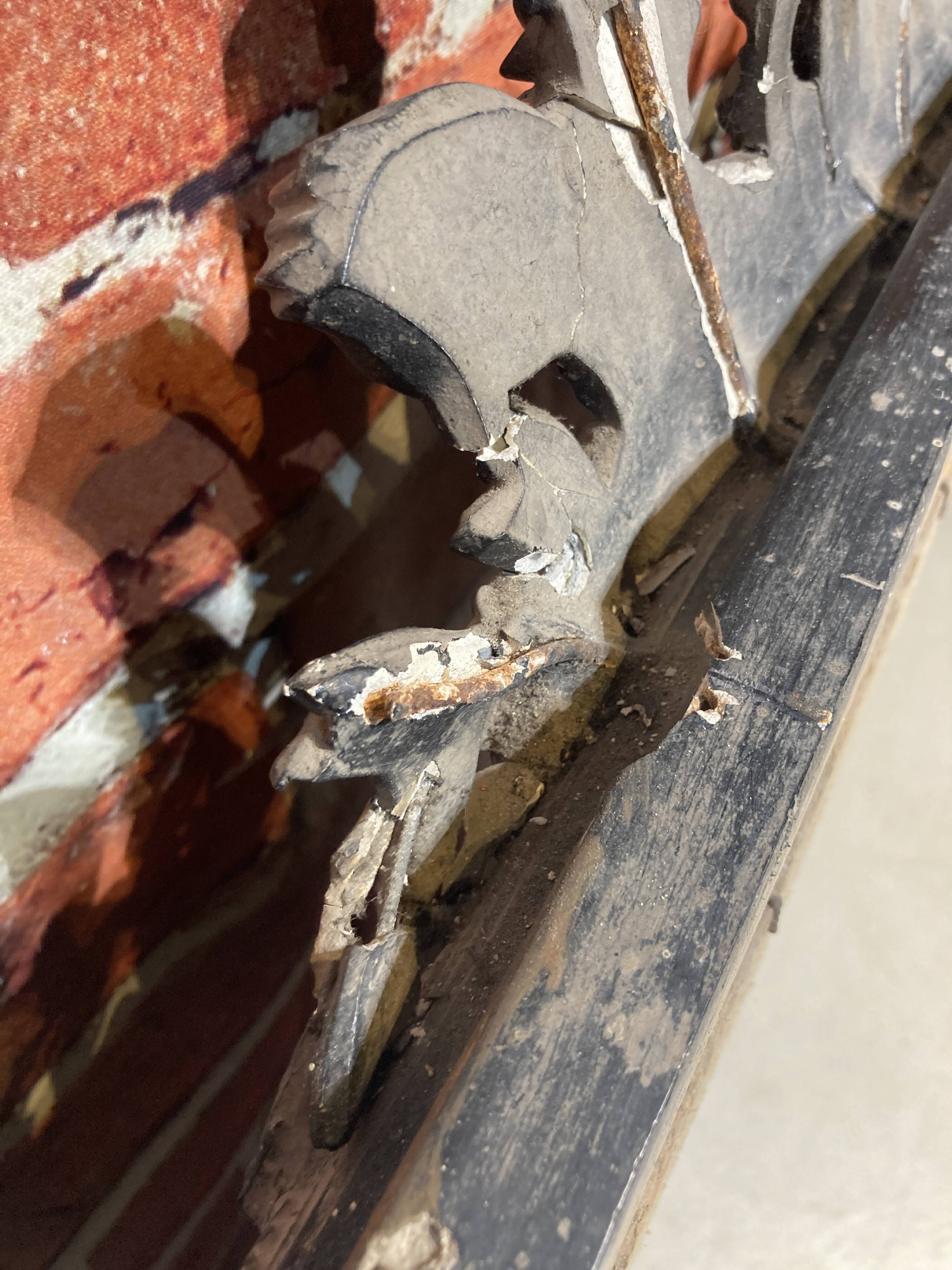 Mirror with moldings