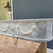 Jardinière en fonte grise