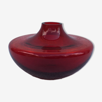 Vase en verre rouge vintage