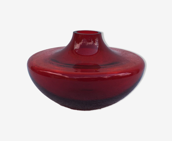 Vase en verre rouge vintage