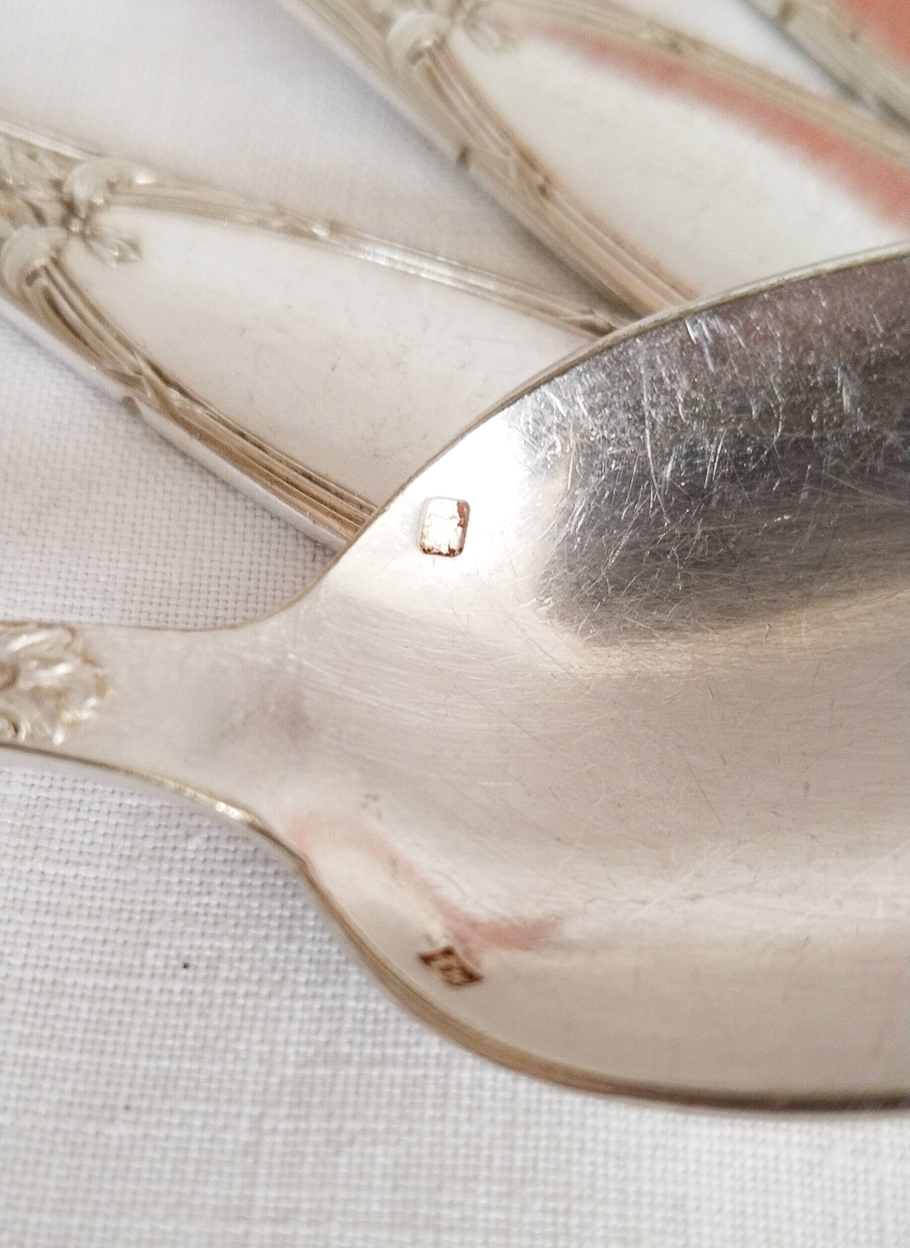 Cuillères à dessert en argent