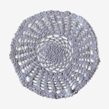 Napperon au crochet. diamètre 19, 5 cm
