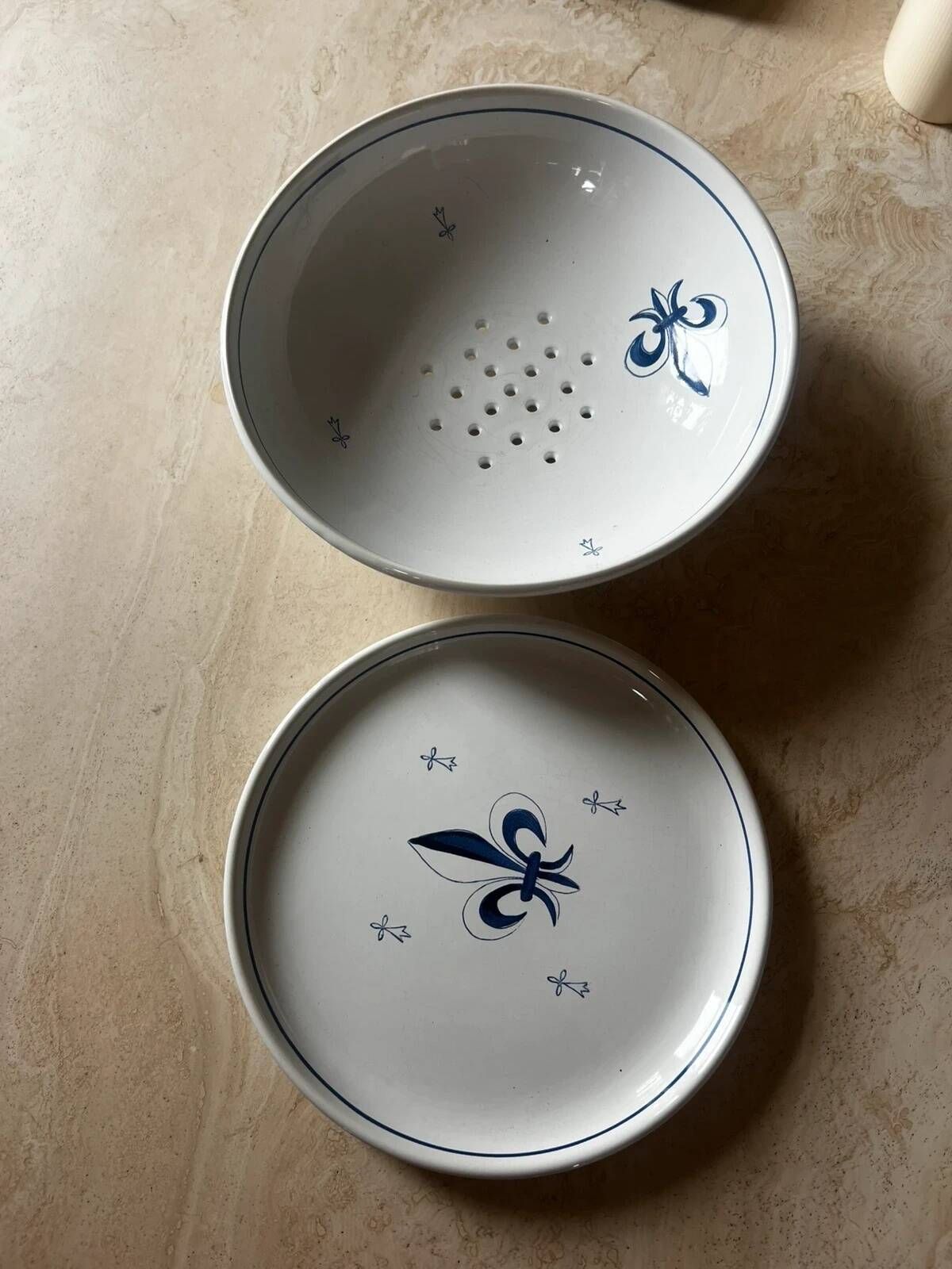 Fruit strainer in earthenware, Pornic, lily flower design.