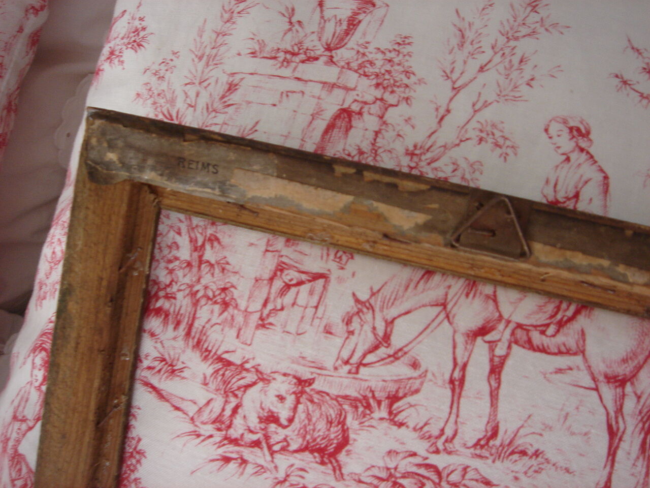 Frame rectangle morded wood mouldings