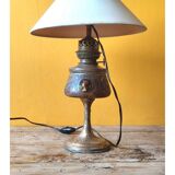 Repoussé brass lamp with floral motifs, decorated with 3 miniature medallions