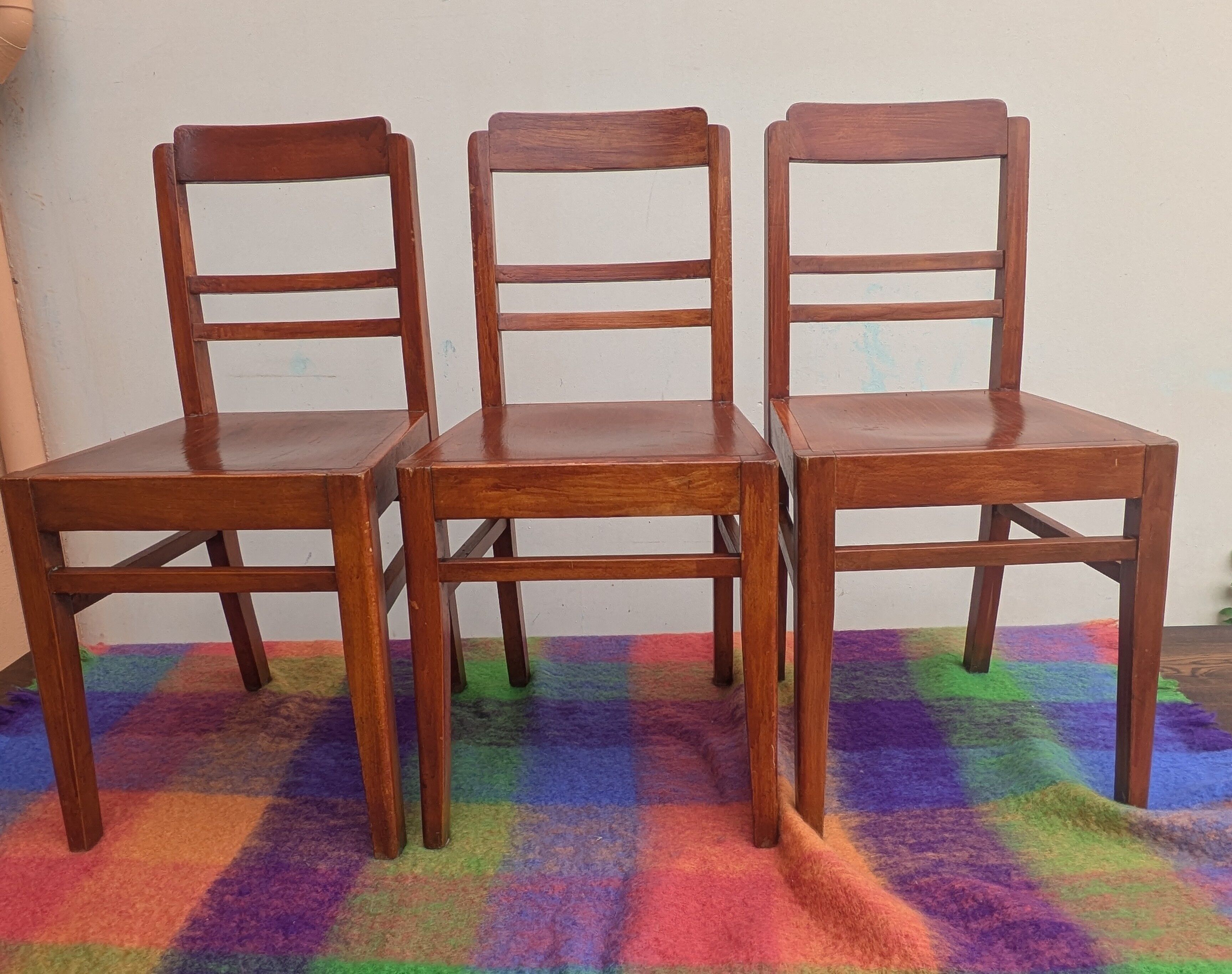 Lot de 3 chaises anciennes estampillé PTT