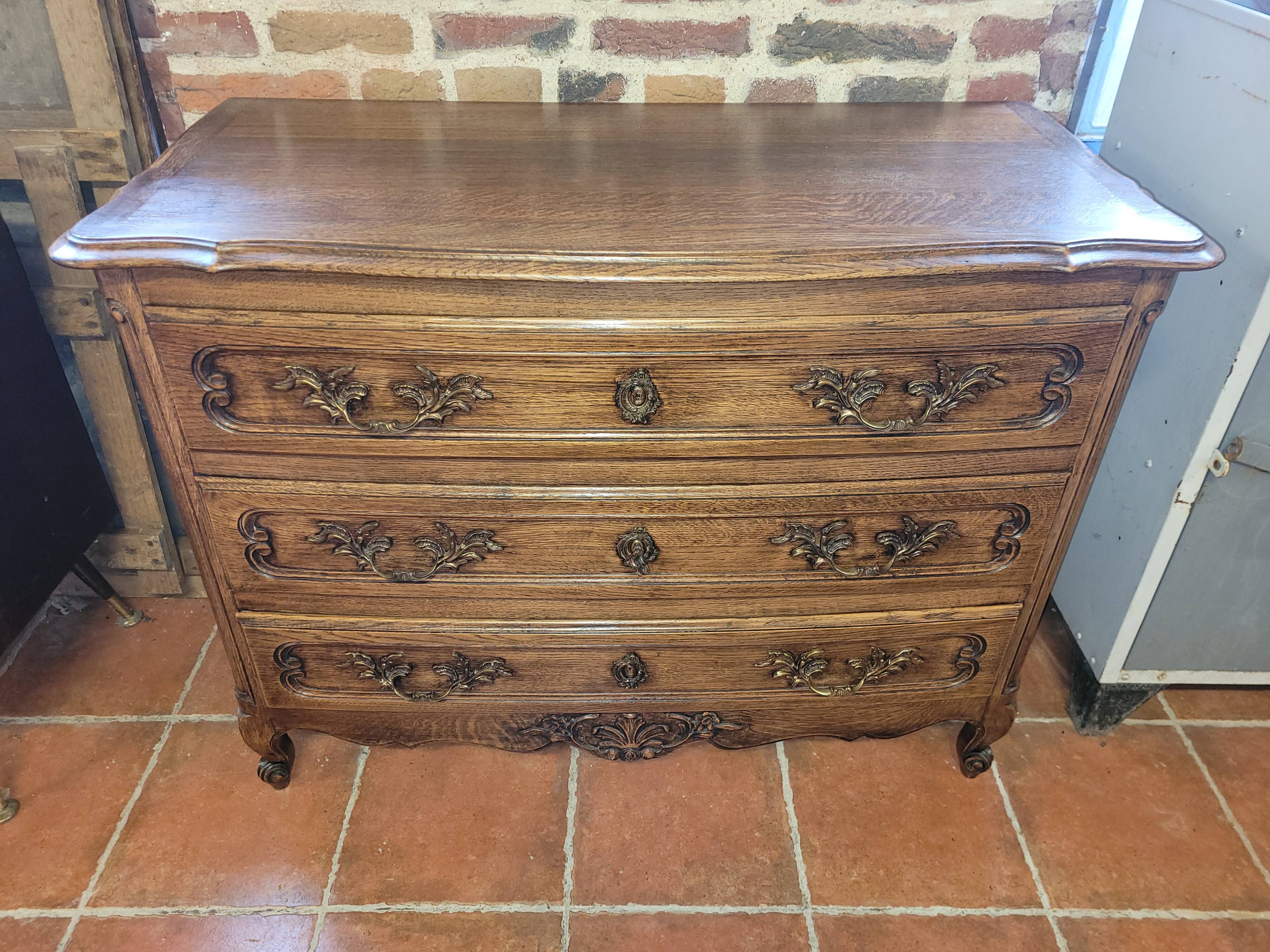 Louis XV style chest of drawers in solid oak