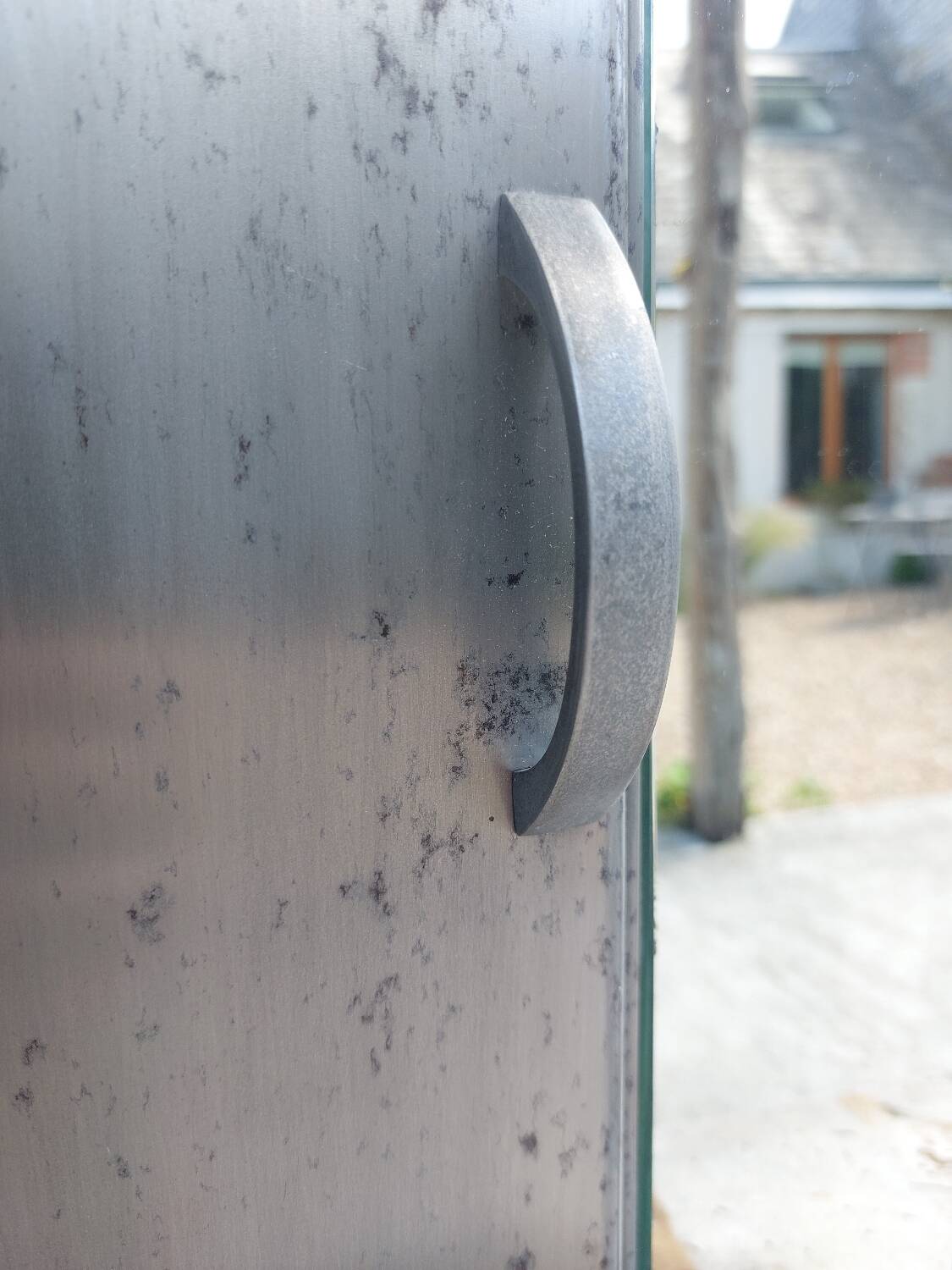 Metal wall-mounted cabinet