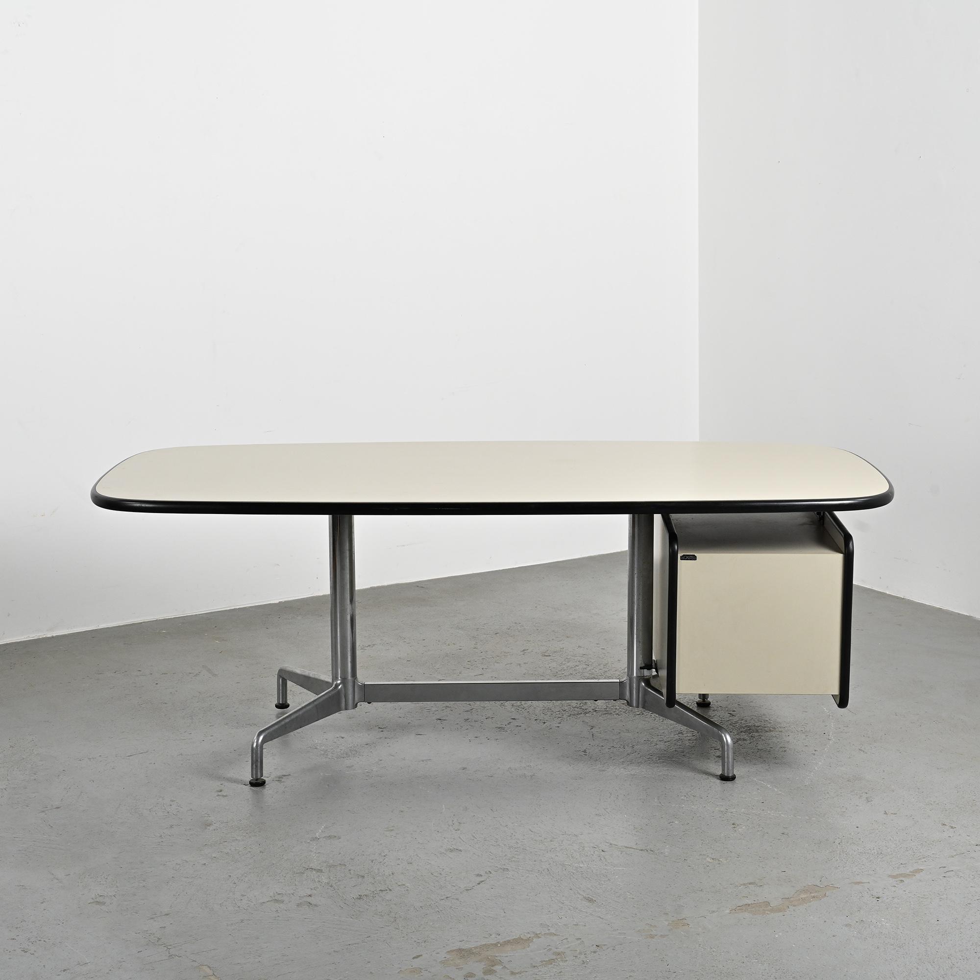 Desk by Giancarlo Piretti for Castelli, Italy, circa 1970.
