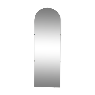 Vertical beveled mirror