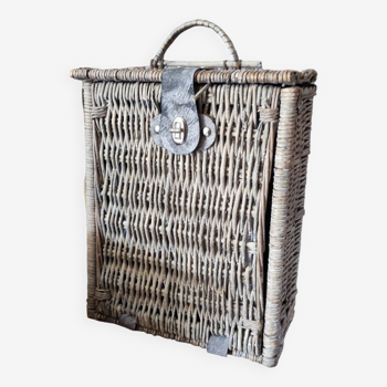 wicker picnic basket