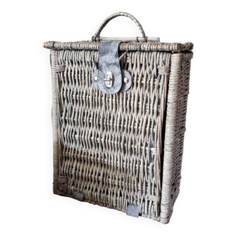 wicker picnic basket