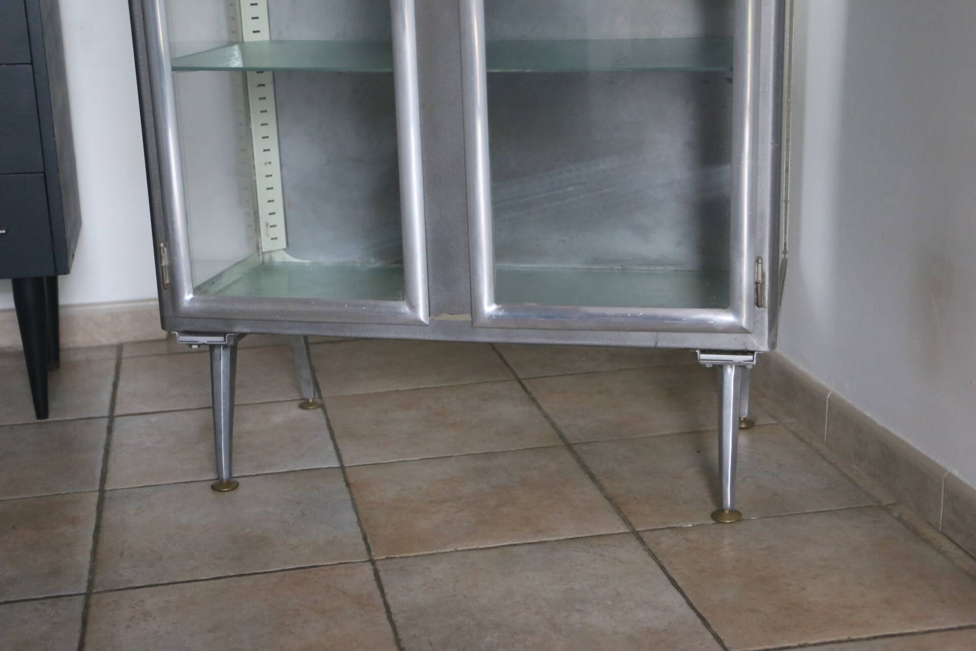 Armoire médicale ancienne 1950
