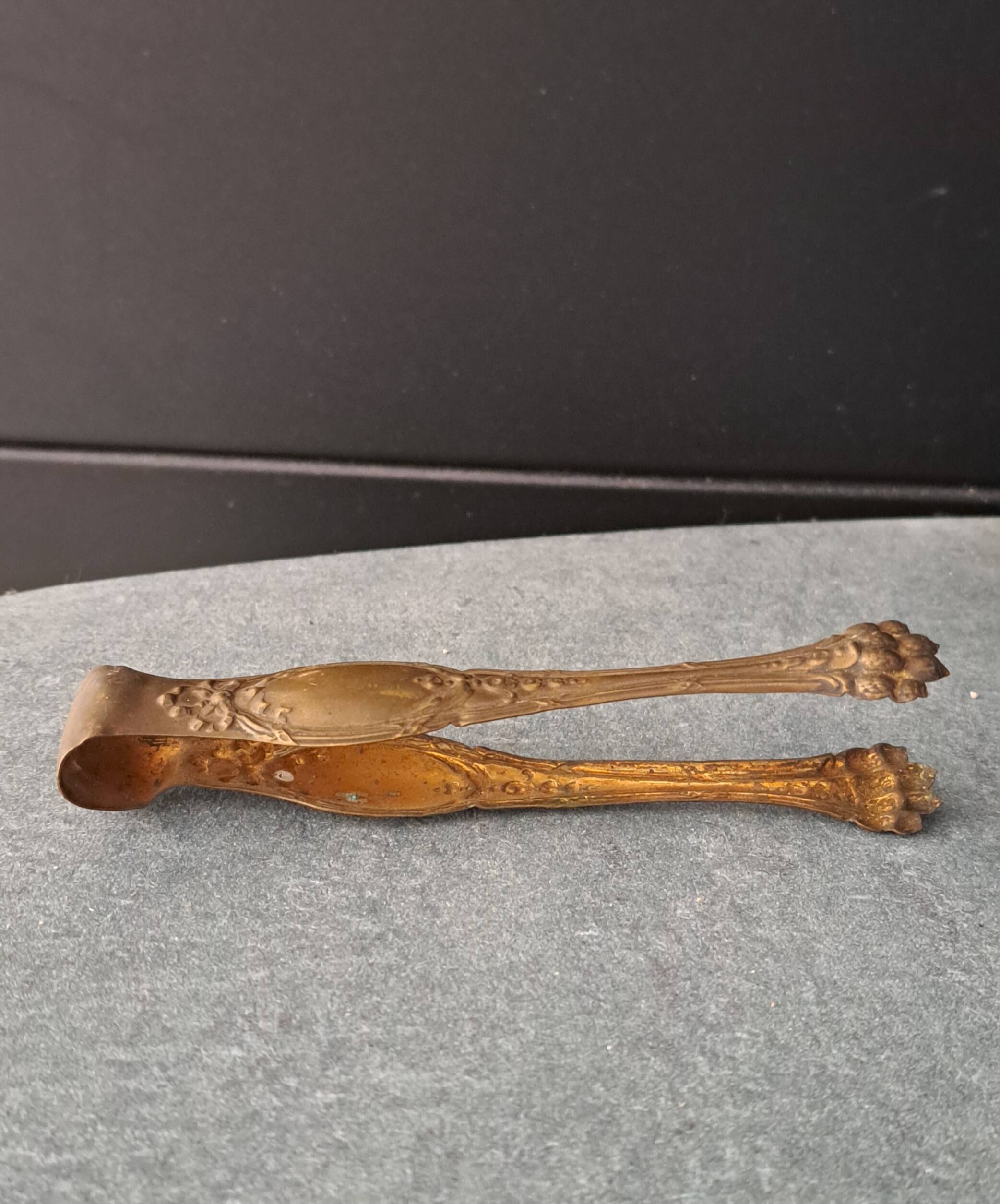 Antique sugar tongs with a system - Lion claws and Louis XV bow decoration.