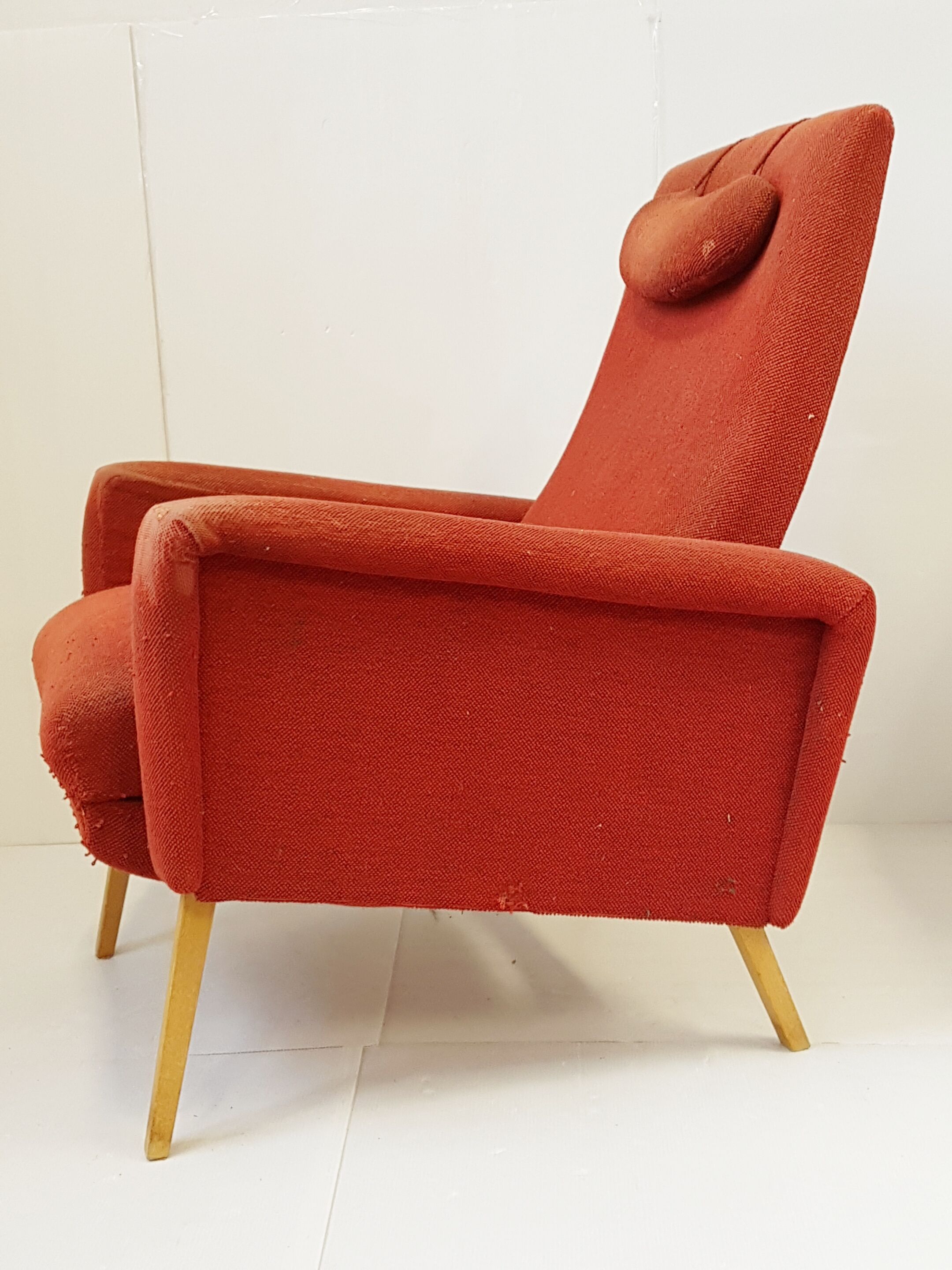 Chair with footrest of the 1950s