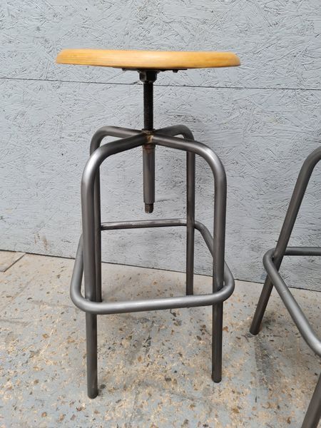 Pair stools adjustable in height metal patina graphite