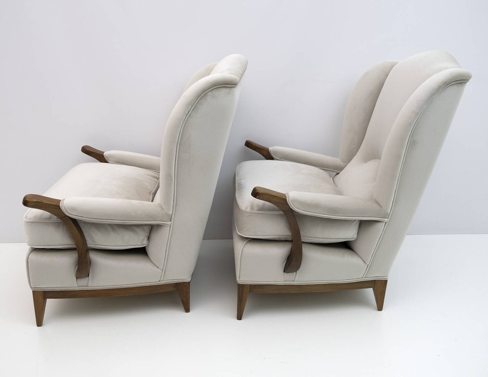 Attributed of Paolo Buffa Mid-Century Modern Italian Velvet Armchairs, 1950