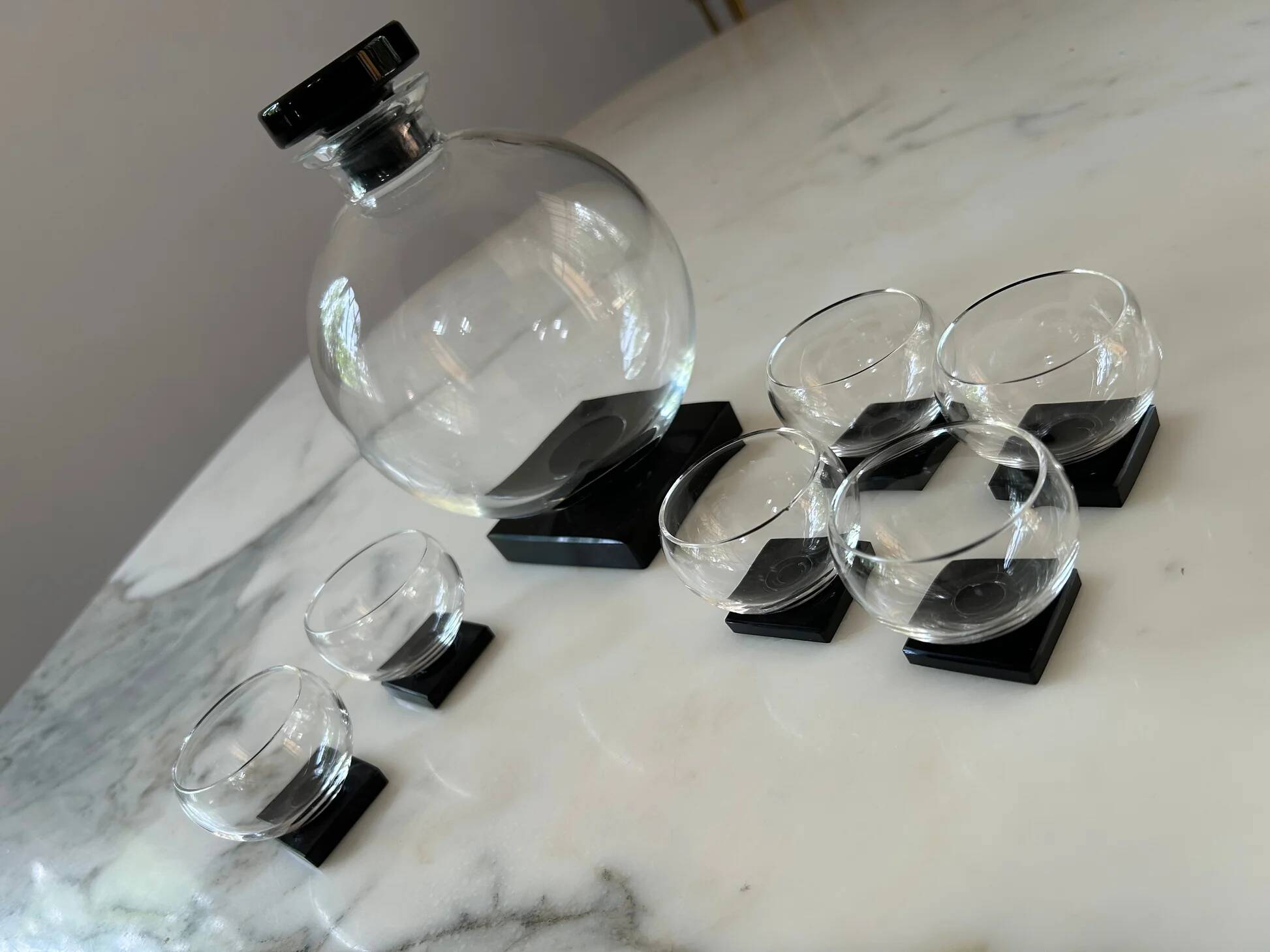 Art Deco liqueur service with a decanter and 6 glasses, in the style of Willem Jacob Rozendaal, Netherlands 1930s.