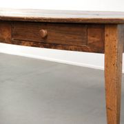 Table de ferme française du 19ème siècle pour 4 à 6 personnes.