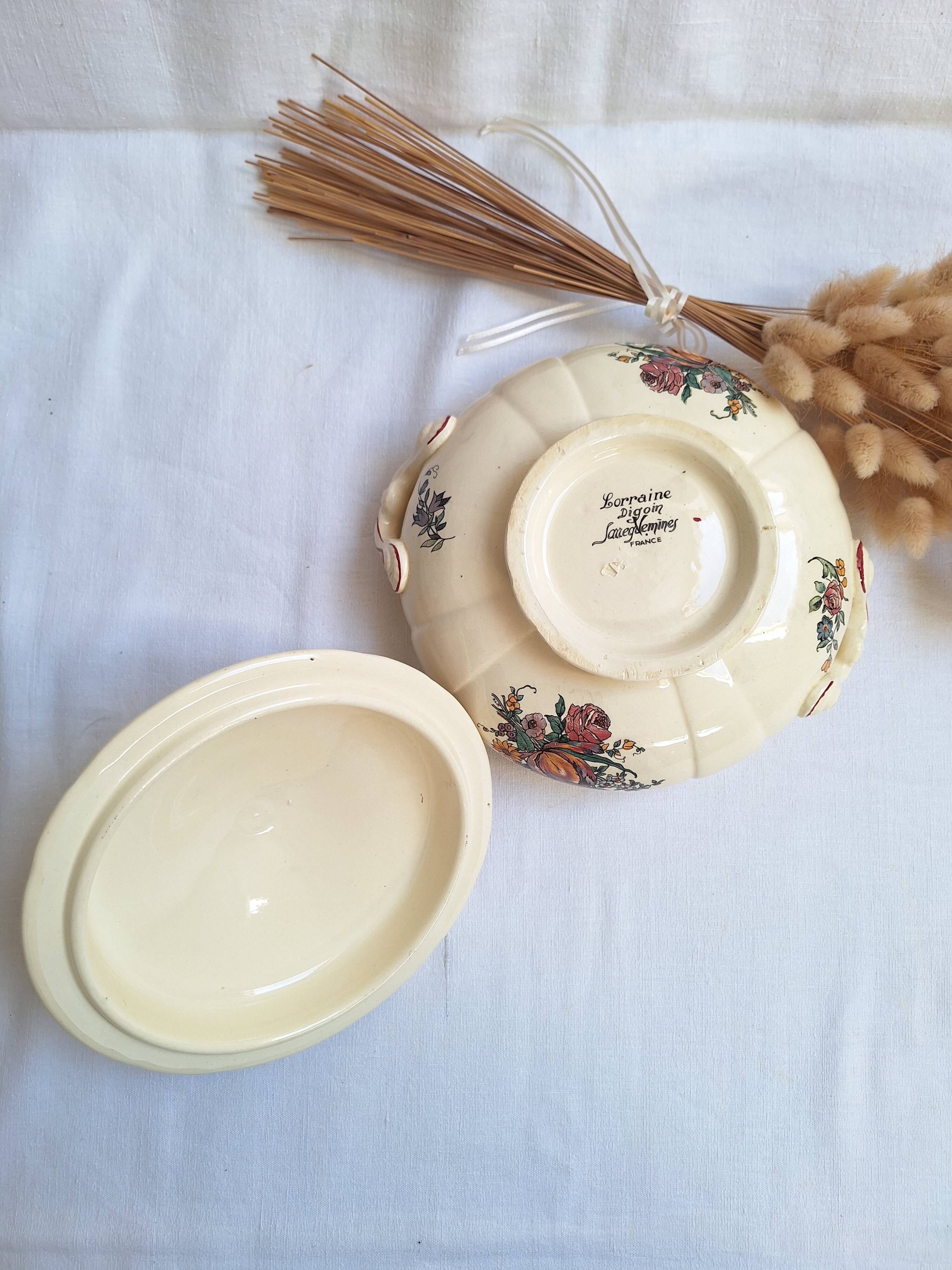 Soup tureen / Vegetable dish Digoin Sarreguemines Model Lorraine