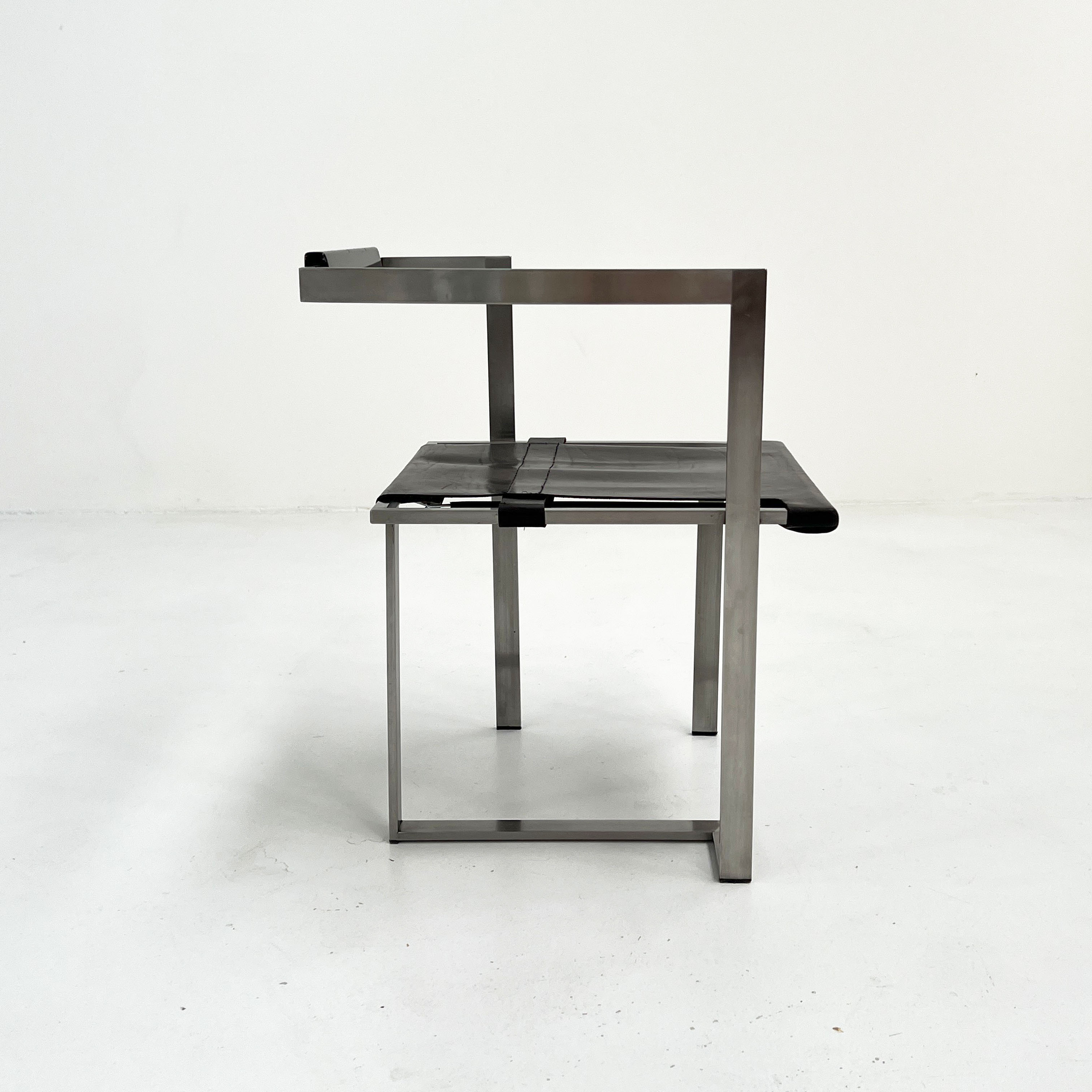 Chaise géométrique  en cuir et chrome, 1980s