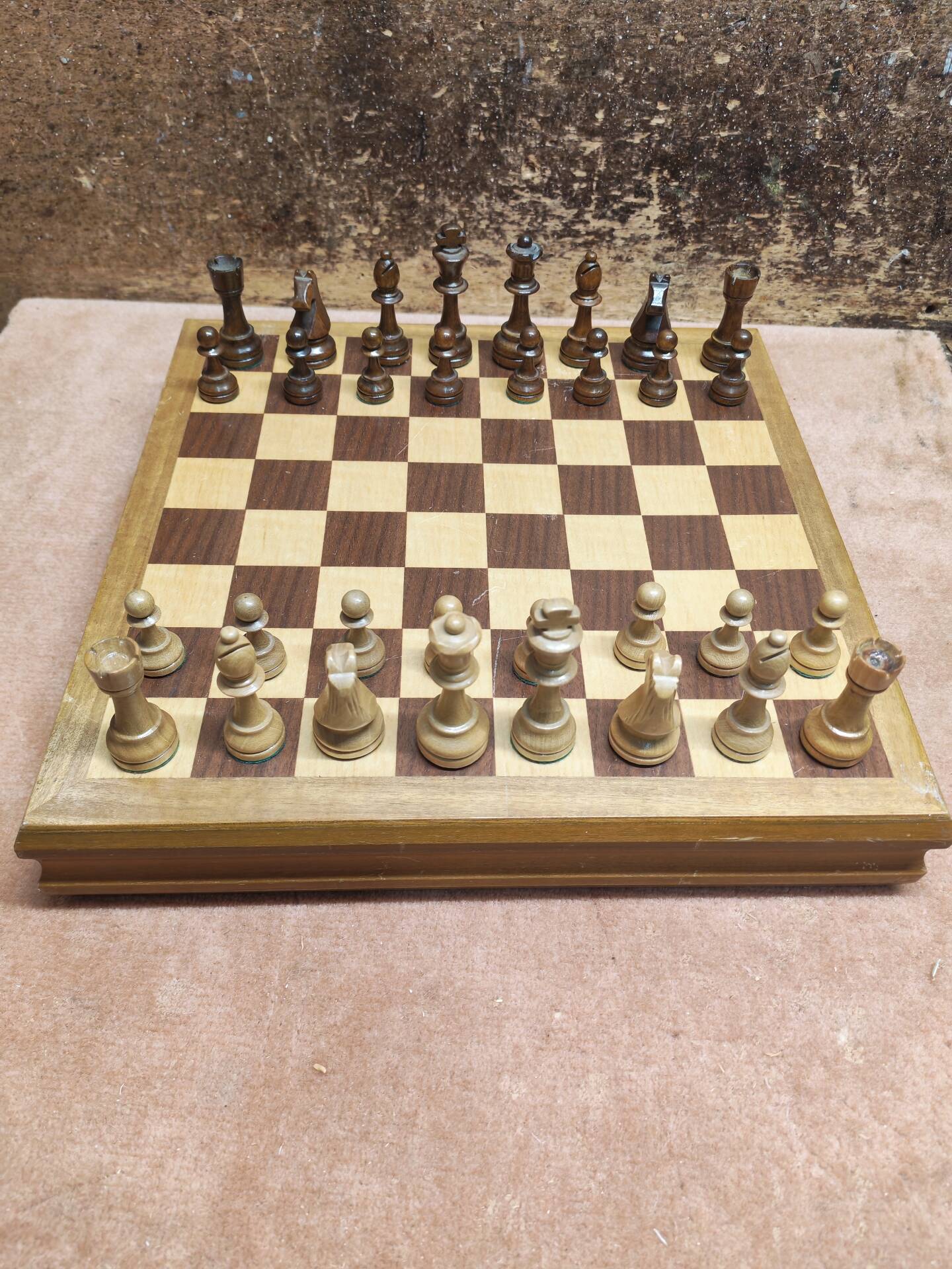 Jeu d'échecs en bois noble vintage 