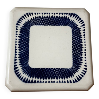 Vintage old trivet Badonviller blue graphic pattern