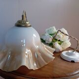 Suspension opaline à volants couleur vanille caramel 1950/60