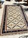 Tapis persan tissé main blanc motifs bleu fonçé