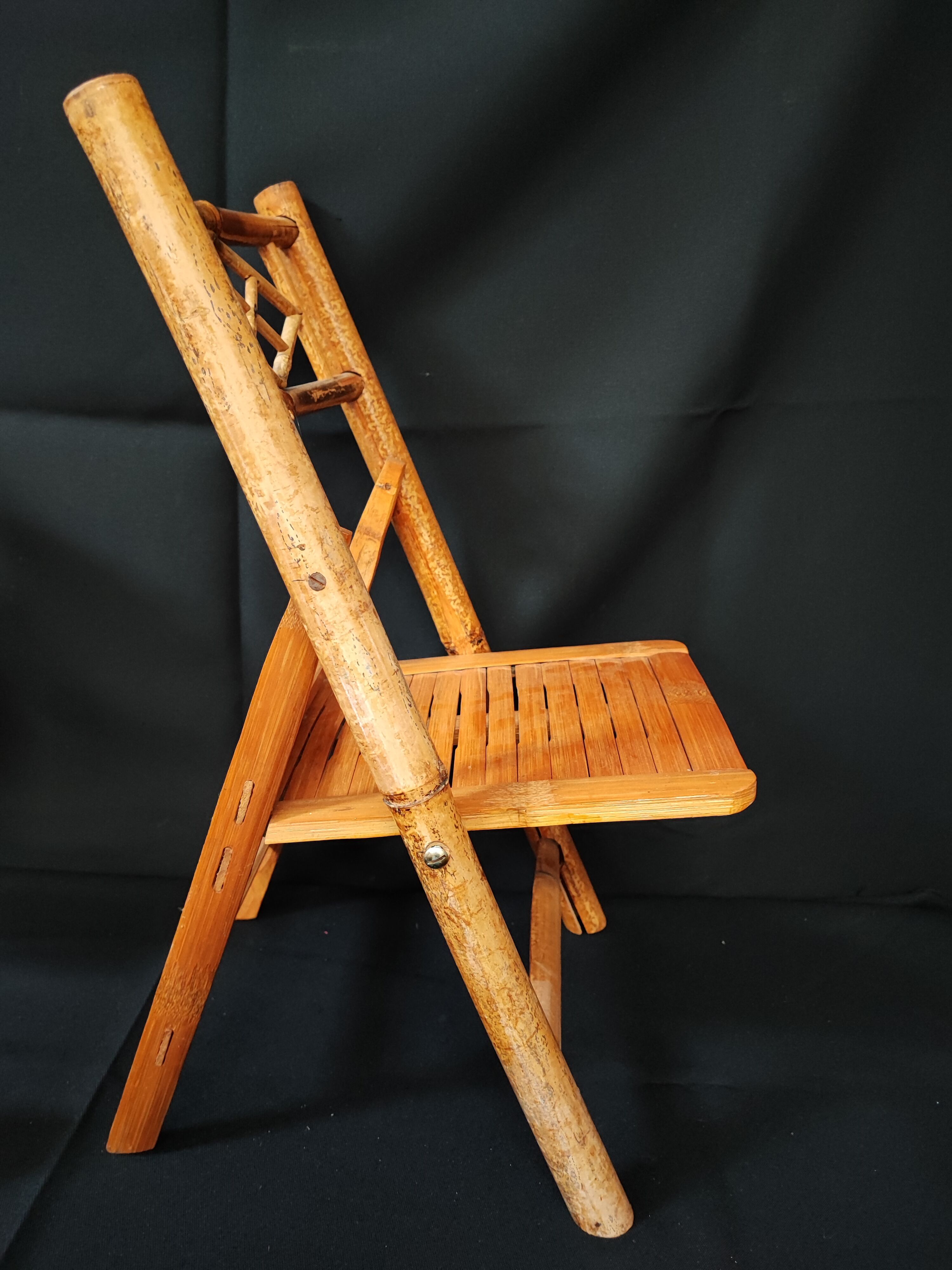 Folding bamboo chair for children