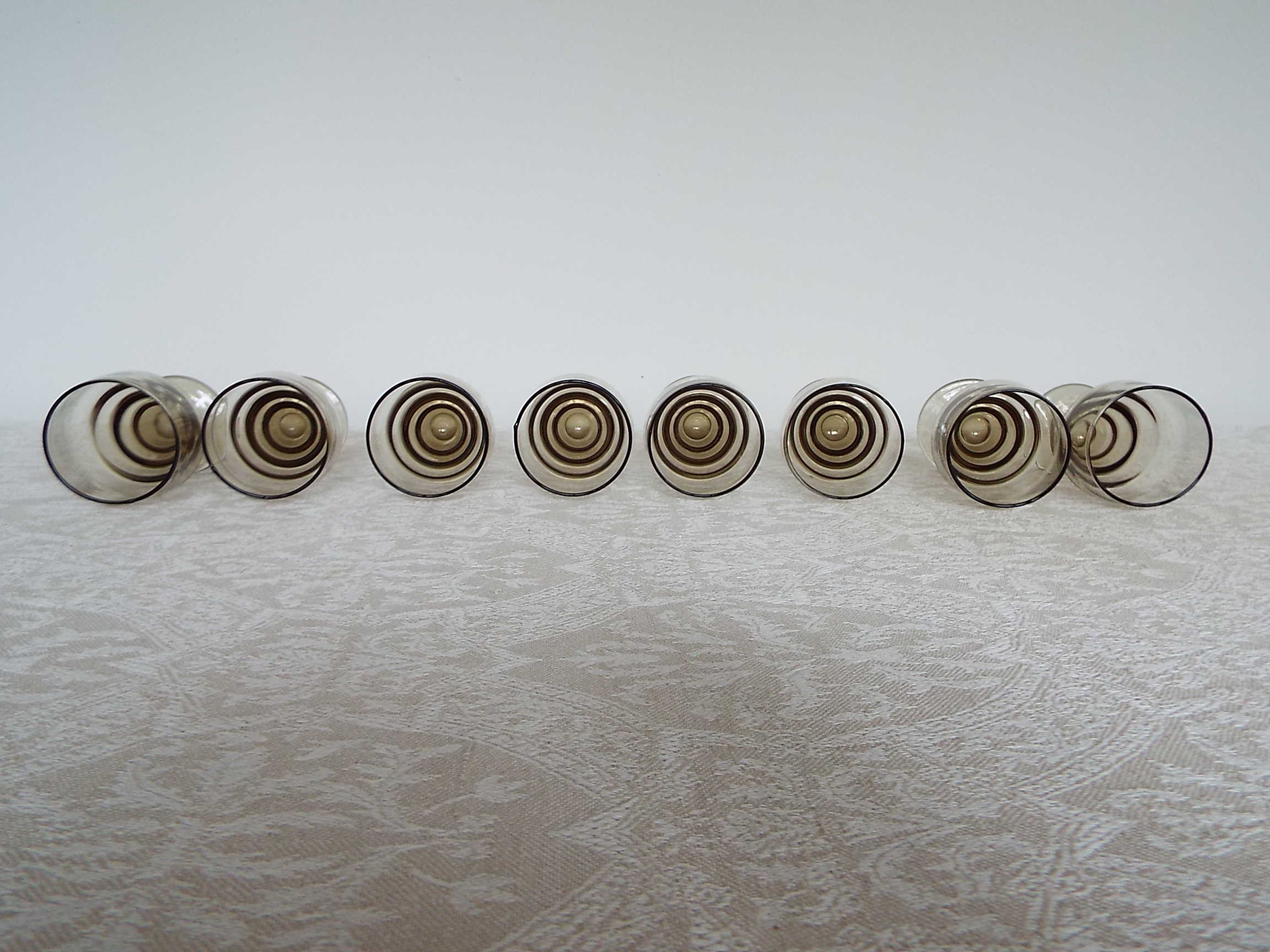 8 wine glasses in smoked glass 10cl