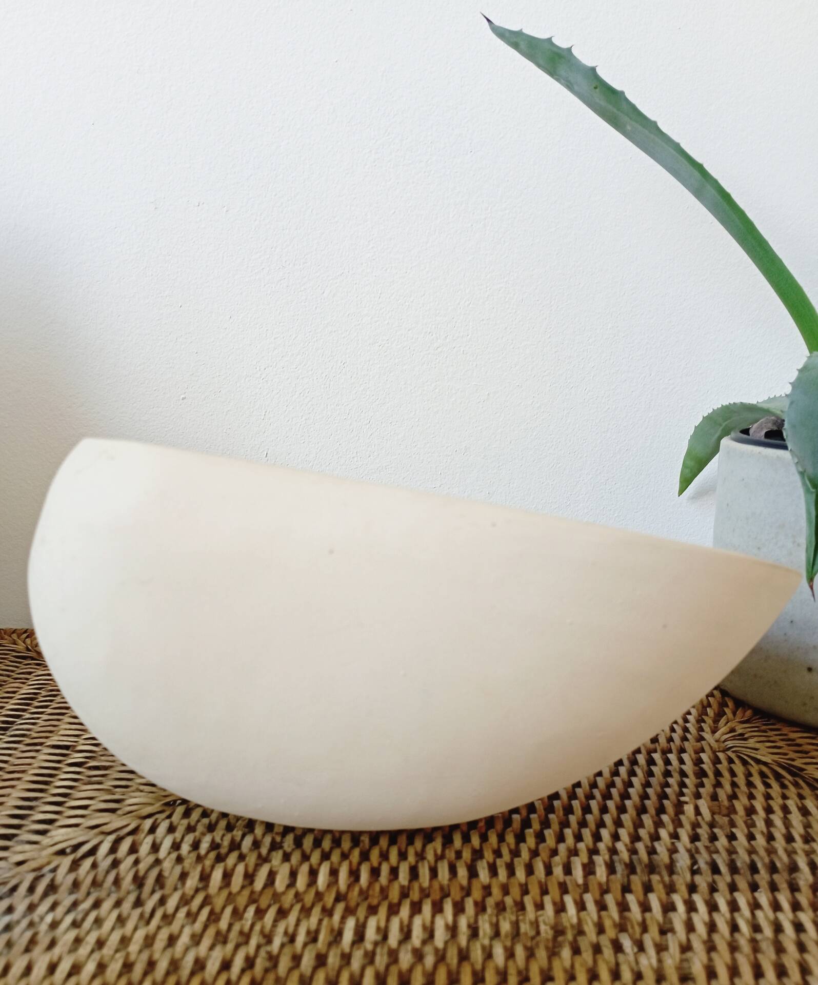 Large vintage shell in glazed ceramic