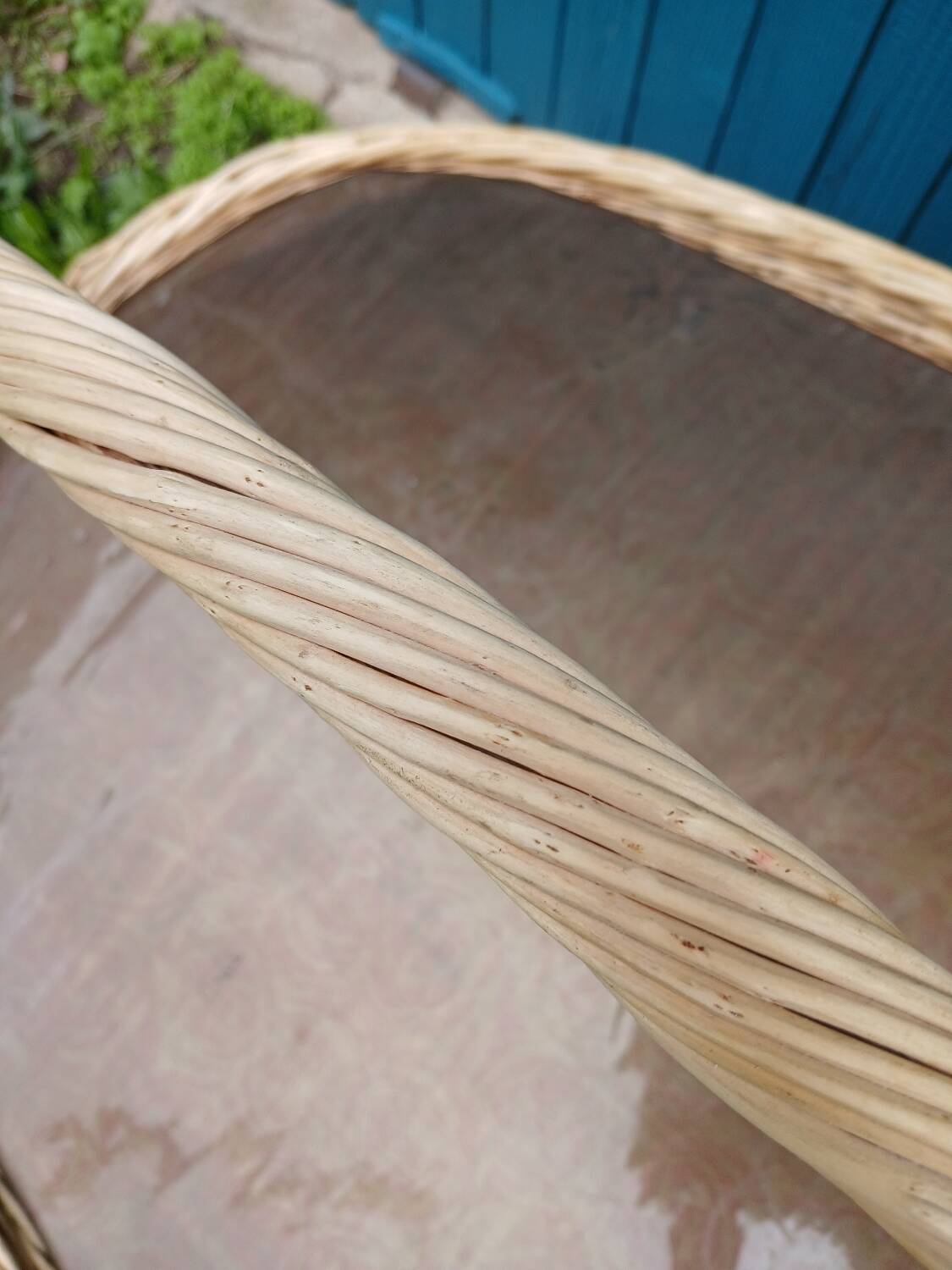 Wicker pastry basket