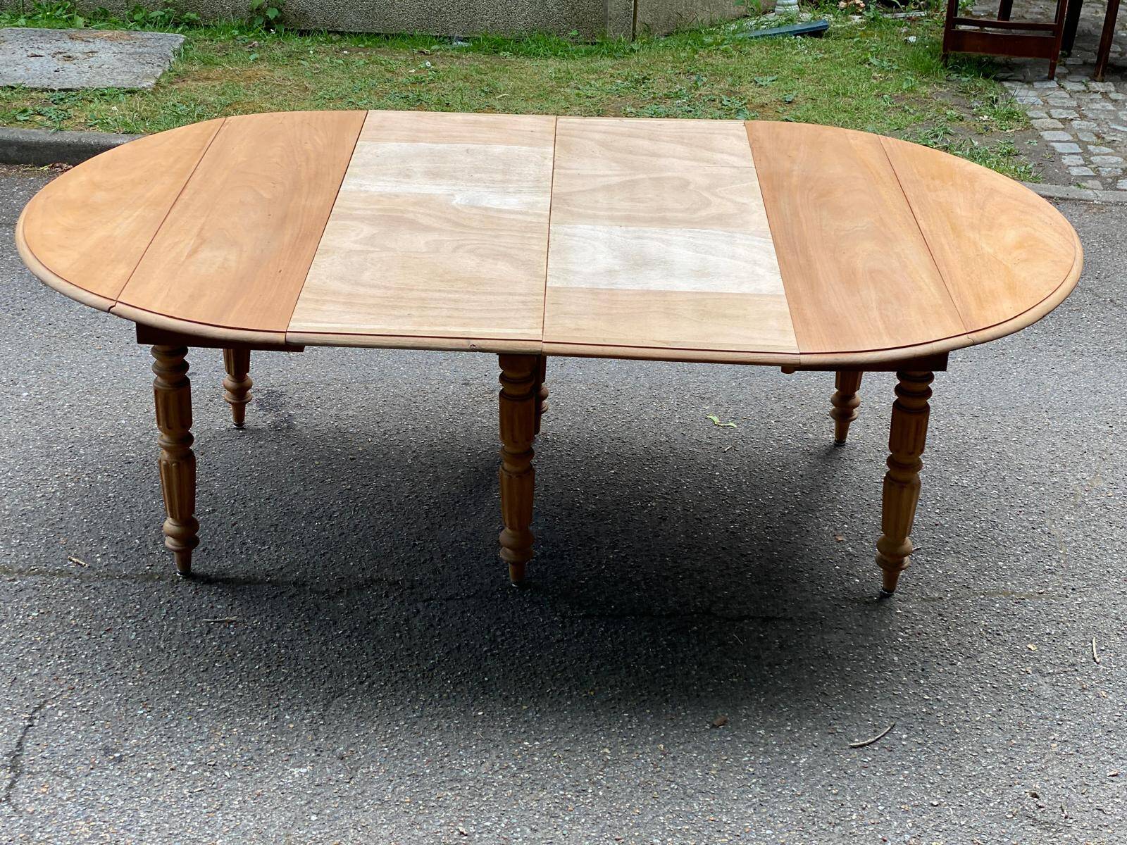 Louis Philippe round extendable dining table refurbished 215cm