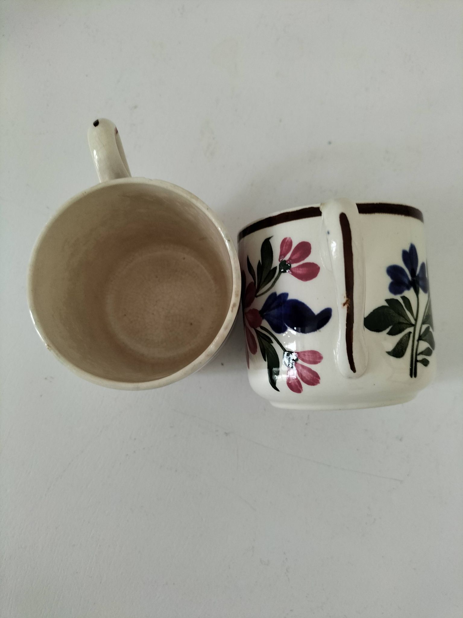 Pair of antique Saint-Amand cups – Floral decoration 4146 (1930s–50s)