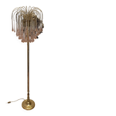 Lampe de sol vintage style Regency avec gouttes Murano en forme de cascade rose.