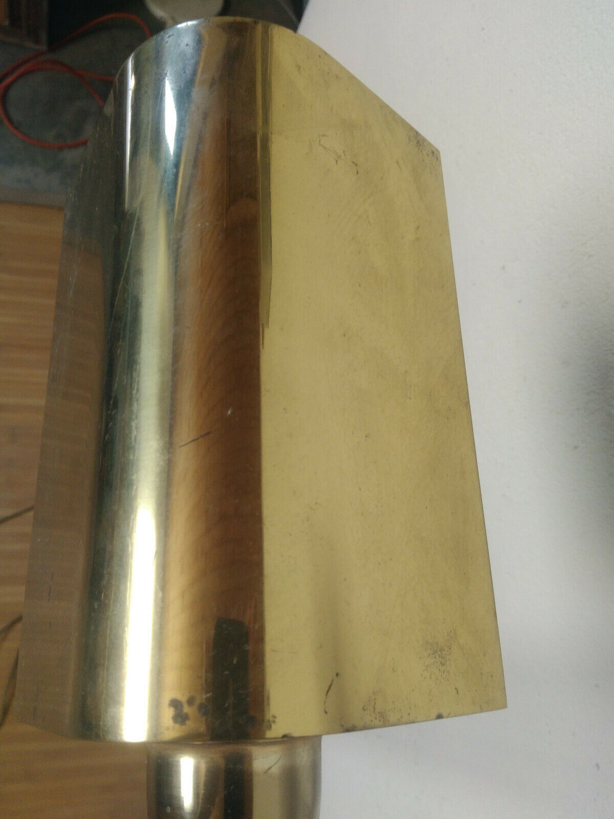 Articulated brass lamppost