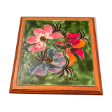 Ancien dessous de plat en bois et faïence, fleurs  peint à la main