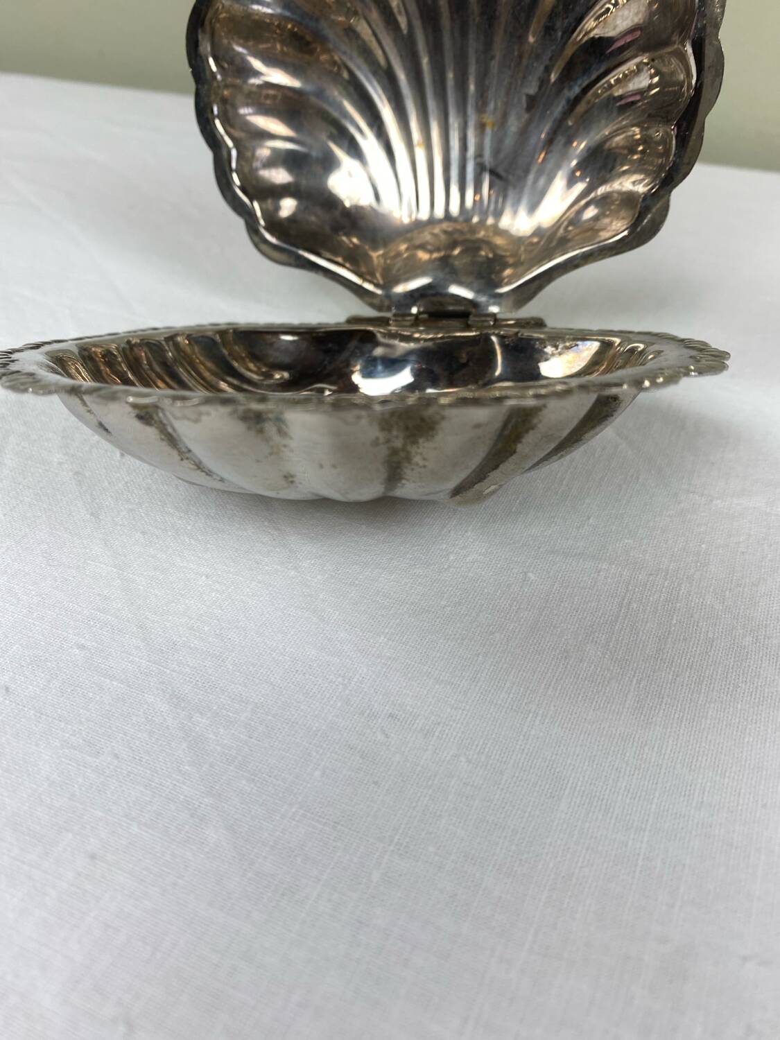 Scallop butter dish
