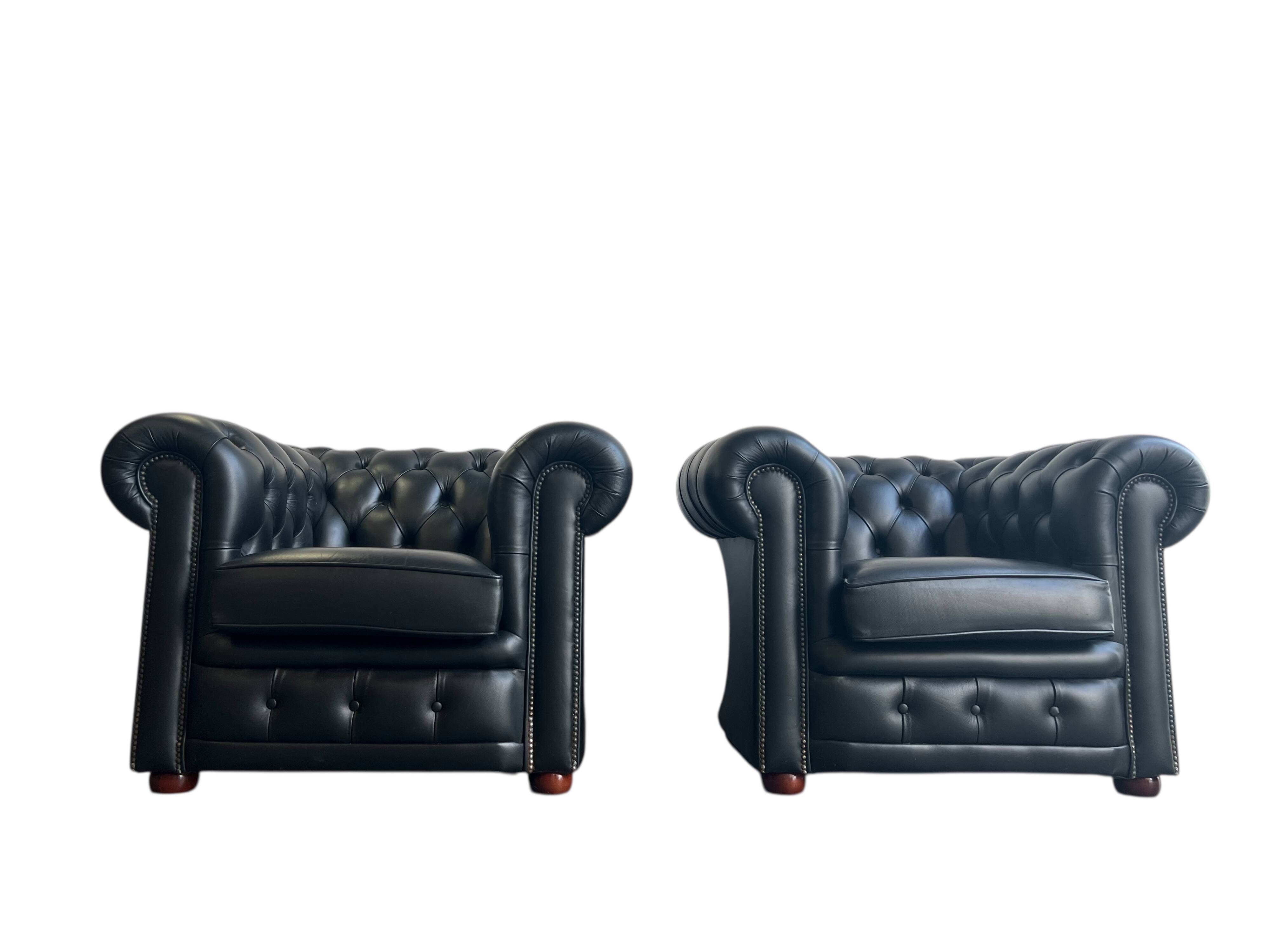 Set of 2 sturdy Chesterfield single/club seats