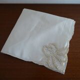 Embroidered tablecloth and 12 old linen towels 260 out of 165
