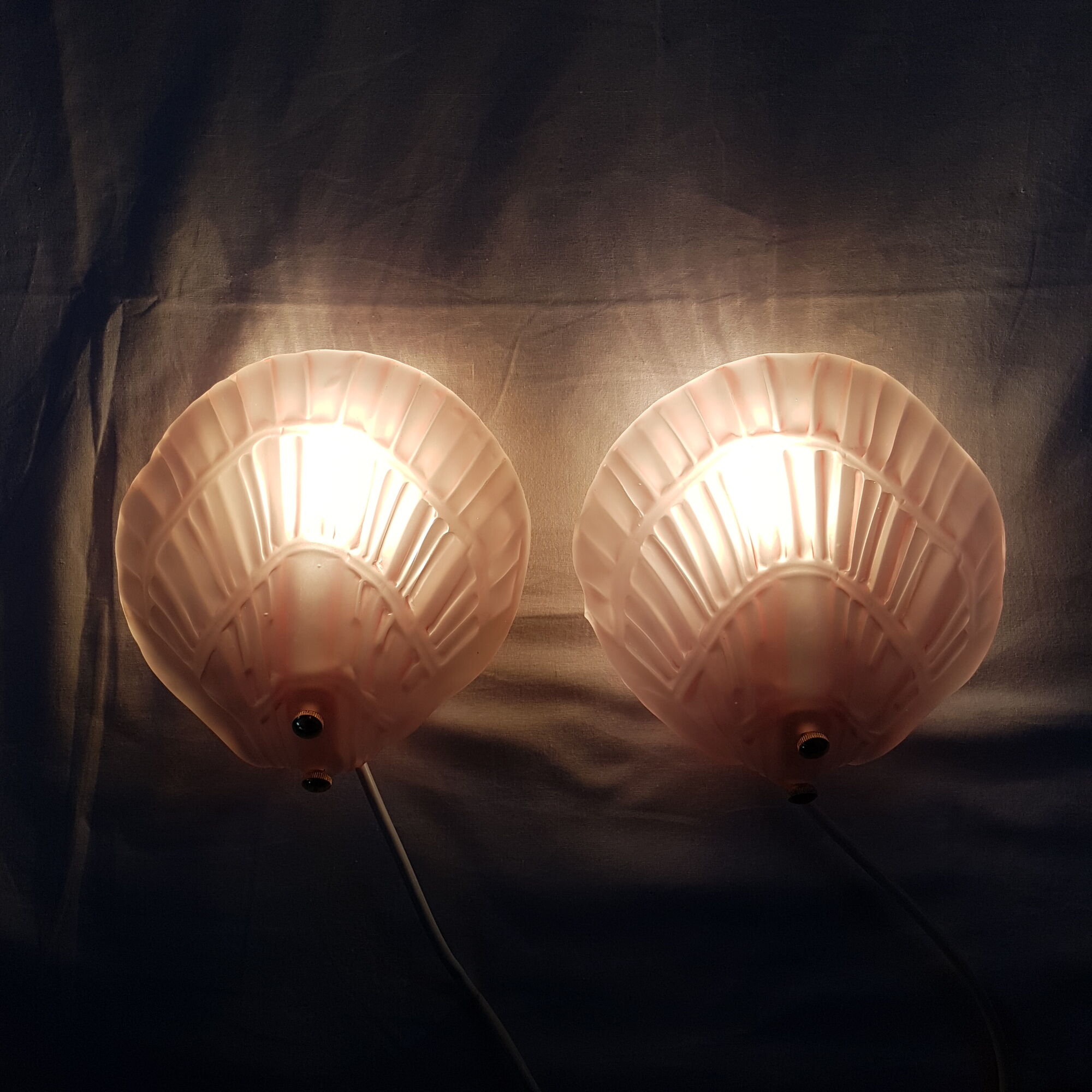 Pair of sconces shell pressed glass sand and Golden steel 1970