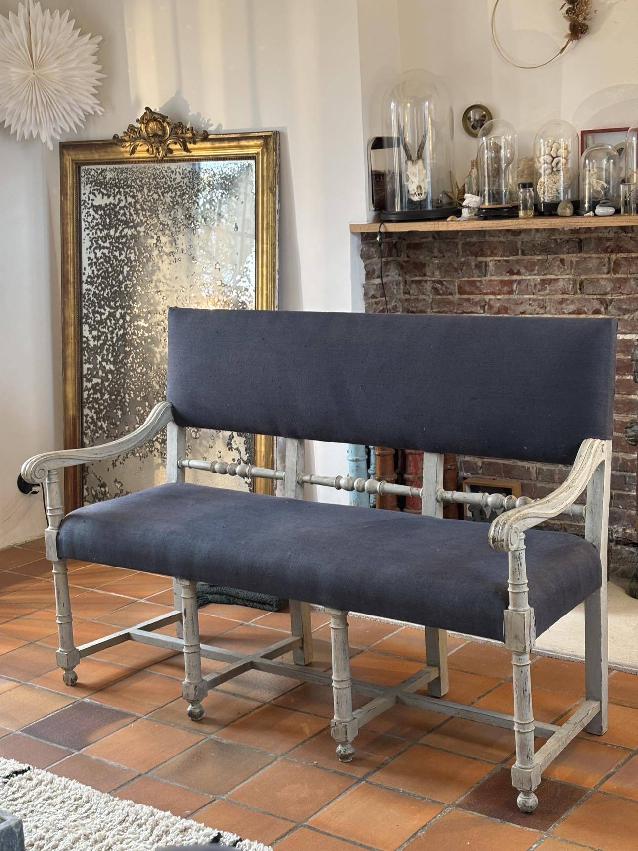 Louis XIII style bench in wood and linen